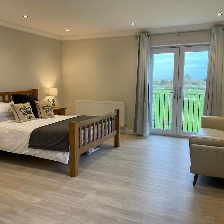 Executive Home With Plenty Of Room 伊利 外观 照片