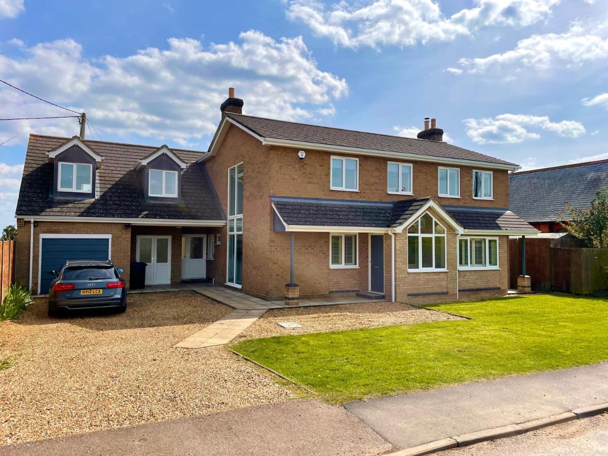 Executive Home With Plenty Of Room 伊利 外观 照片